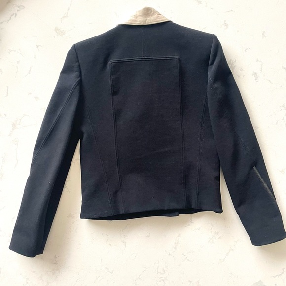 Helmut Lang boxy, cropped black jacket with cream leather collar - Picture 3 of 8